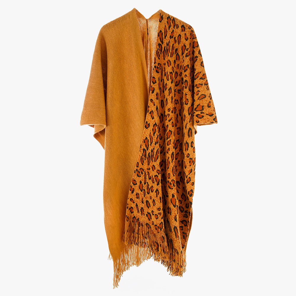 Damen Zweifarbiger Wollmix-Mantelponcho im Kimono-Schnitt mit Animal-Jacquard und Fransensaum EB