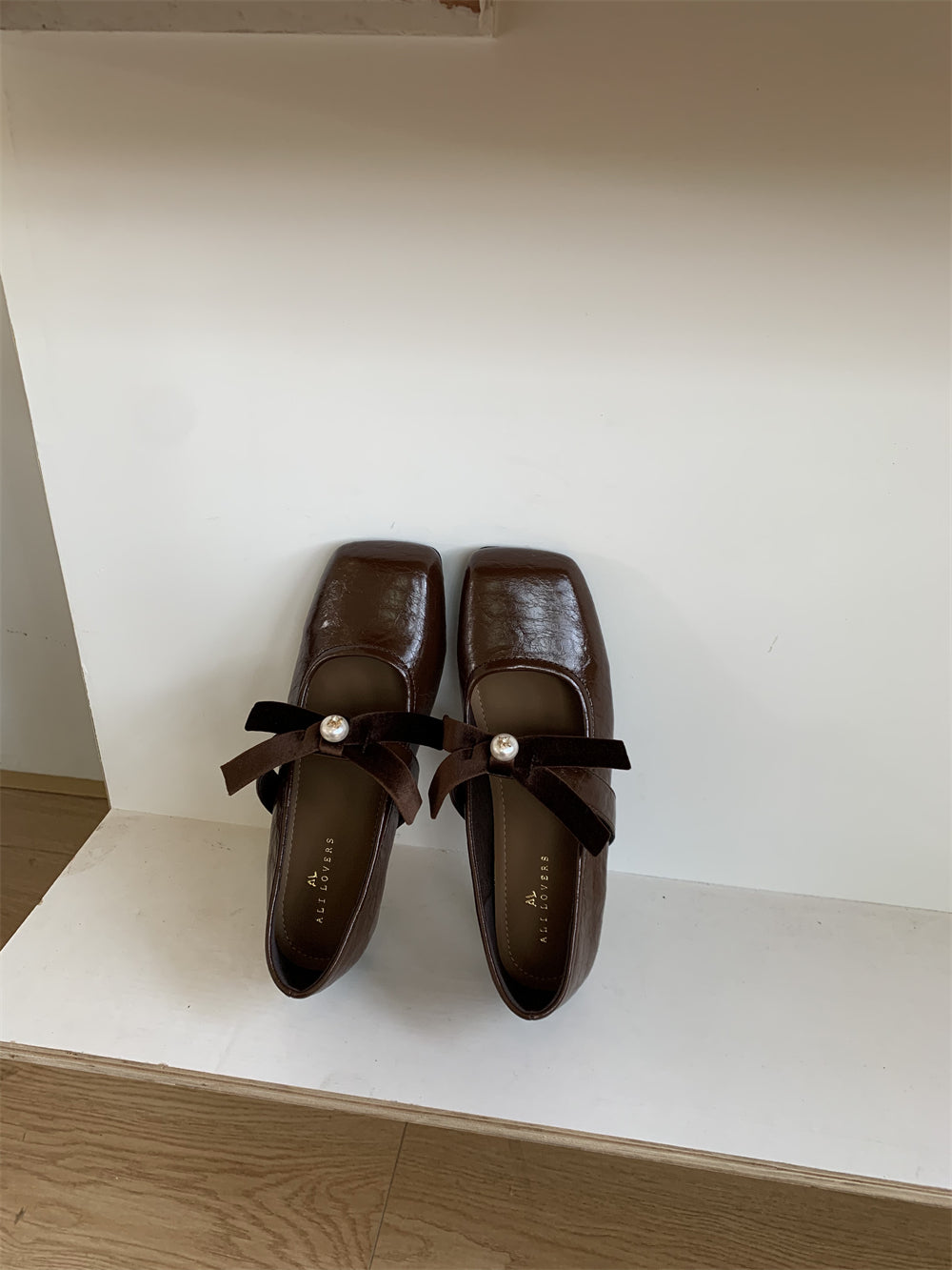 Damen Elegante Slipper mit eleganter Schleife und Perl-Details EB