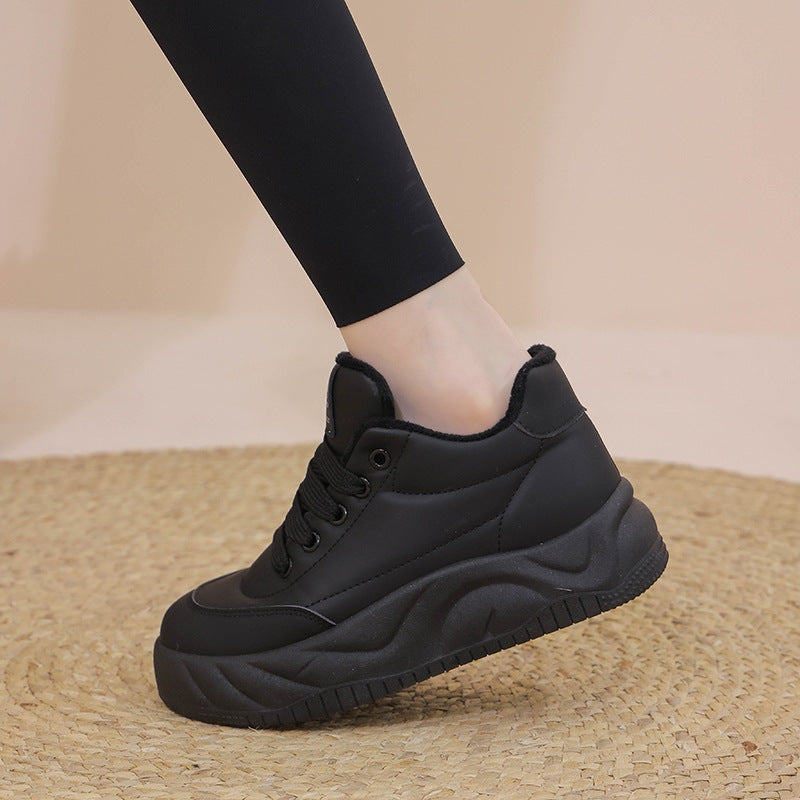 Damen Chunky Sneaker mit hochgezogenem Design und rutschfester Sohle EB