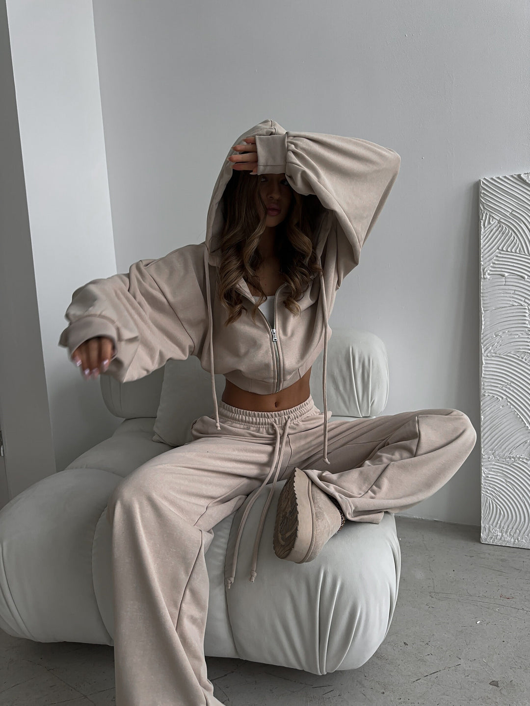 Damen kurzes Kapuzenzipper-Lounge-Set mit oversized Ärmeln und weitem Jogginghose-Schnitt EB