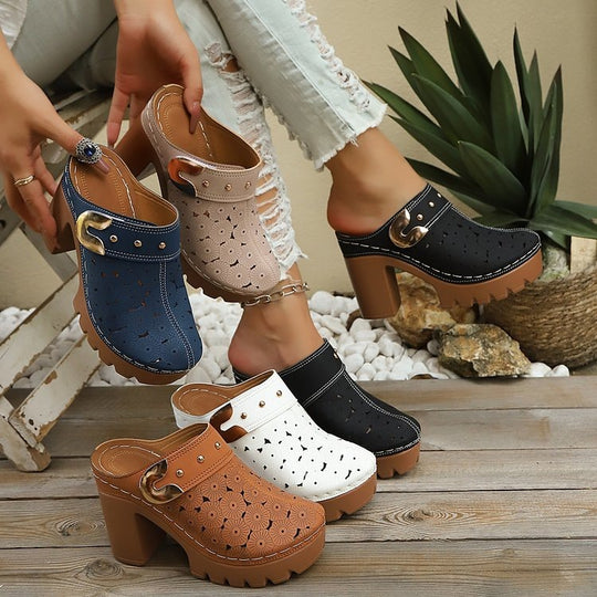 Damen Komfortable und stylische Clogs mit dekorativem Anhänger EB