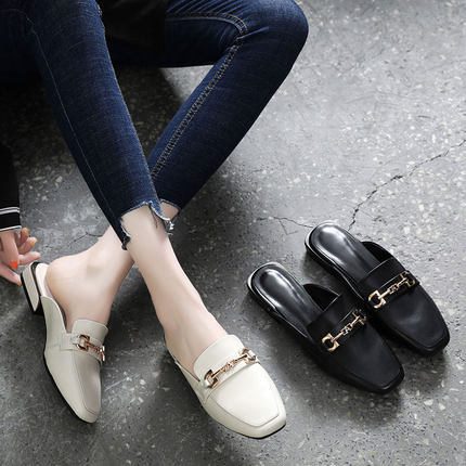 Damen elegante Mules mit glänzenden Kettenapplikationen EB