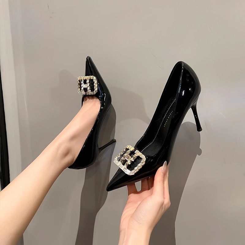 Damen Stiletto Pumps mit funkelnder Schnallenverzierung EB