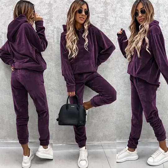 Damen Velours-Lounge-Set mit kuscheliger Kapuzenpullover und schmal zulaufender Jogginghose EB