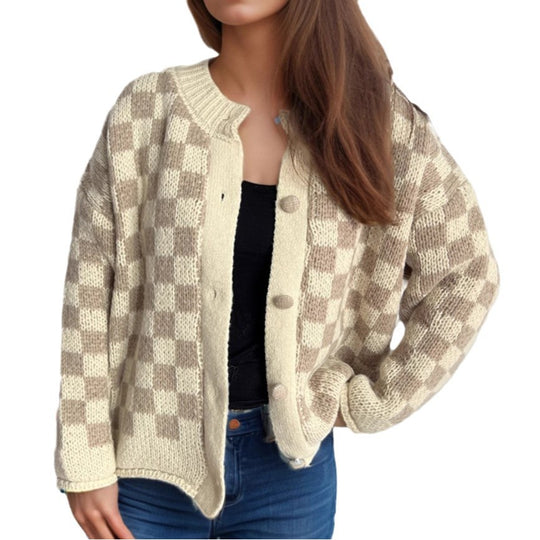 Damen Grobstrickjacke mit modernem Karomuster und praktischen Knopfdetails EB