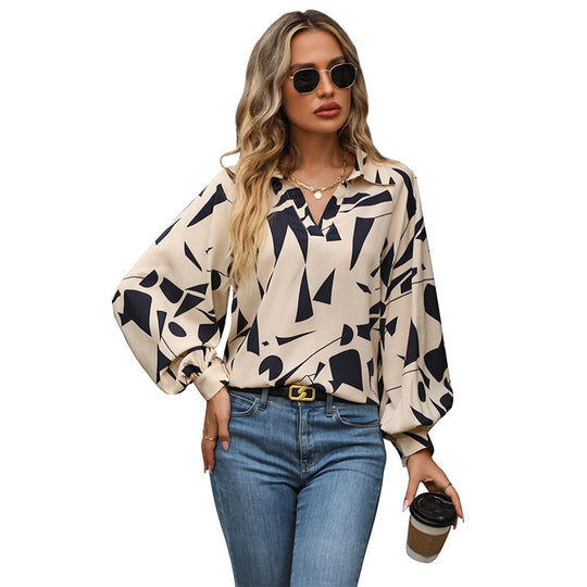Damen Bluse mit modernem grafischen Design und V-Ausschnitt EB