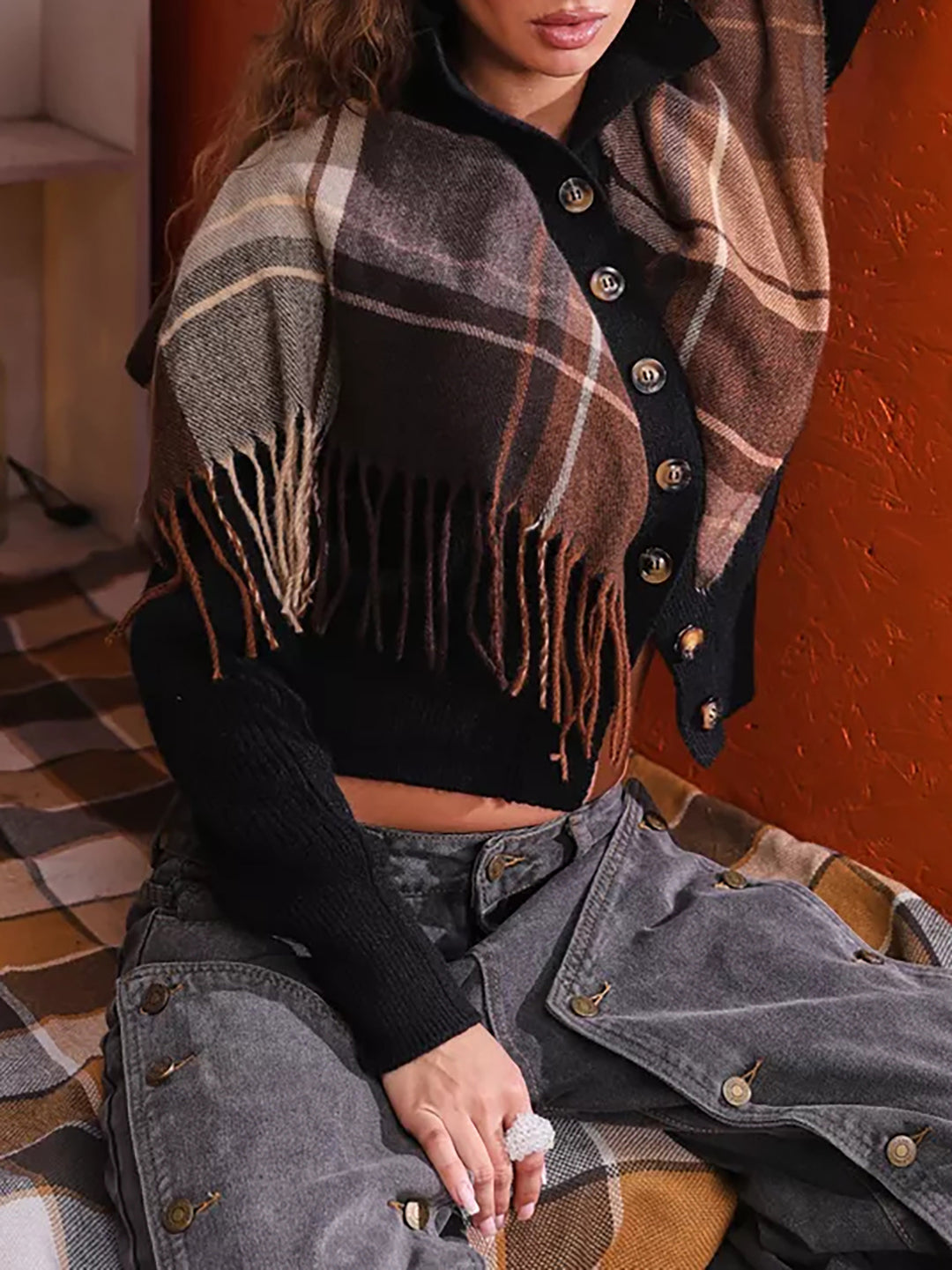 Damen eleganter Cardigan mit Fransen und dekorativen Knöpfen EB