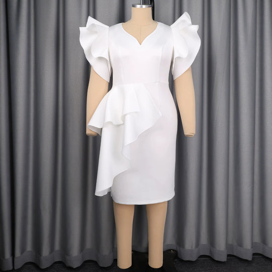 Damenkleid mit voluminösen Rüschen und asymmetrischem Saum EB