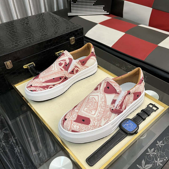 Damen Slip-On Sneaker mit verspieltem Druckdesign und komfortabler Sohle EB