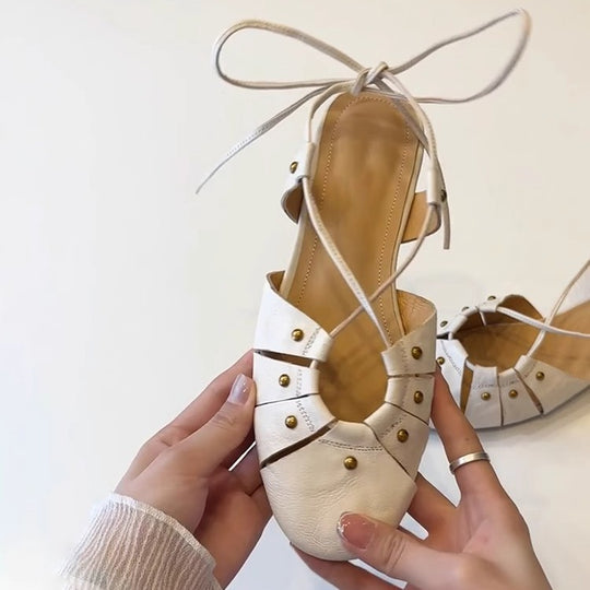 Damen Halbschuhe mit modischem Schnürdesign und stilvollen Studdetails EB