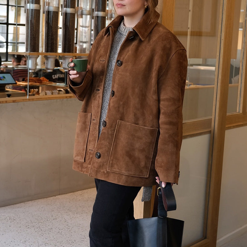 Damen elegante Wildlederjacke mit großzügigen Taschen und Knopfdetails EB