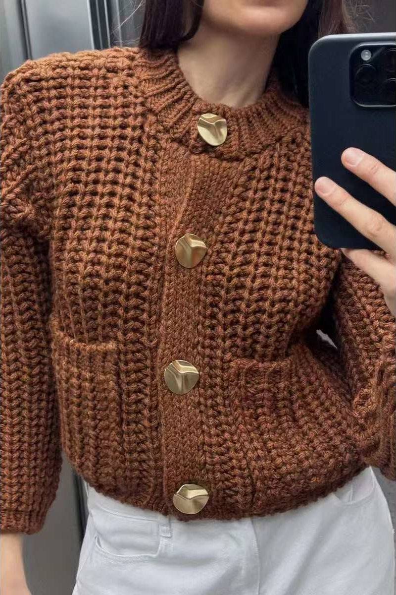 Damen Modische Strickjacke mit großen Knöpfen und praktischen Taschen EB
