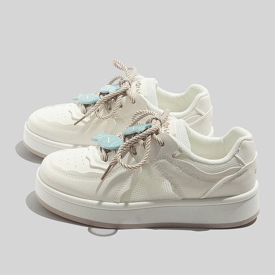 Damen Plattform Sneakers mit innovativem Design und verspielten Schnürdetails EB