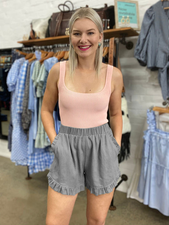 Damen Freizeitshorts mit Rüschendetails und praktischen Taschen EB