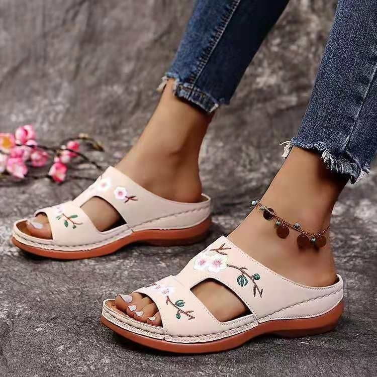 Damen Komfortable Riemensandalen mit floralen Stickereien EB
