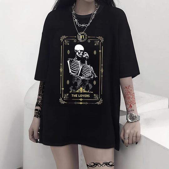Damen T-Shirt mit künstlerischem Totenkopf-Motiv und lässigem Schnitt EB