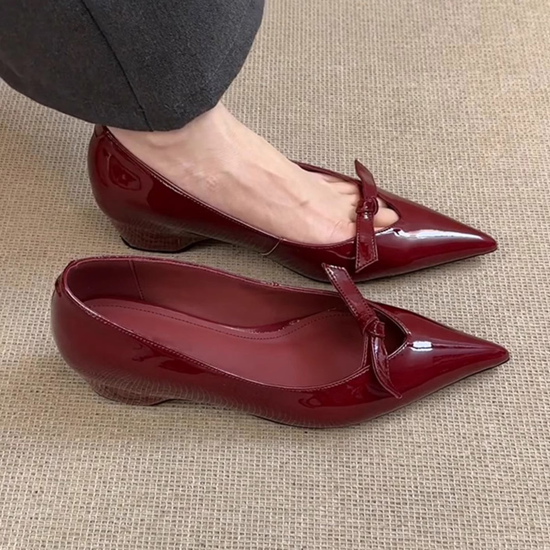 Damen spitze Ballerinas mit schickem Schleifen-Detail und komfortablem Blockabsatz EB