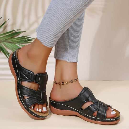 Damen komfortable Riemensandalen mit atmungsaktiven Einschnitten EB