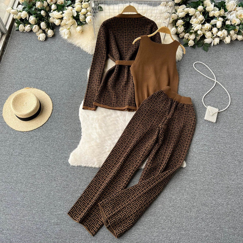 Damen modisches Loungewear-Ensemble mit grafischem Muster und lässigem Schnitt EB