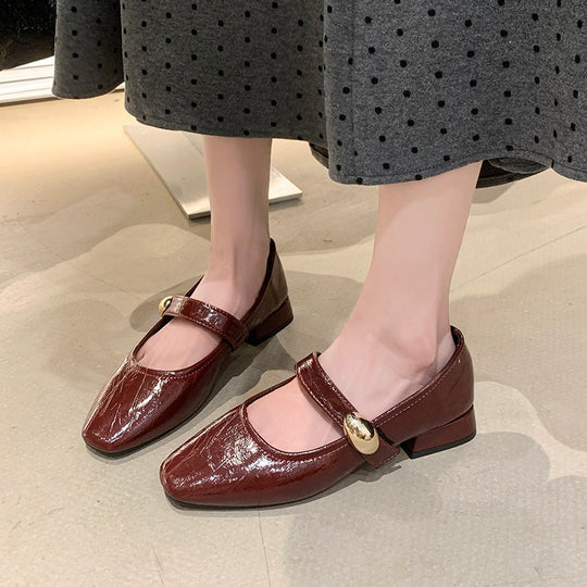 Damen Elegante Flachschuhe mit verstellbarem Riemen und glänzender Oberflächenstruktur EB