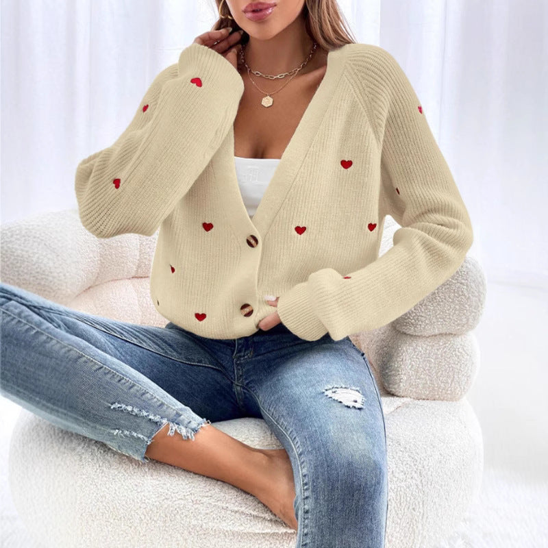 Damen Strickjacke mit Herzmotiven und Knopfverschluss EB