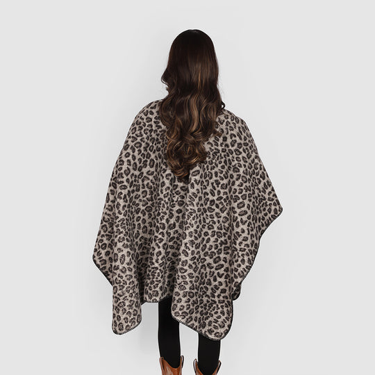 Damen Rechteckiger Wickel‑Ruana mit Leoparden‑Bouclé und feiner Kettelung EB