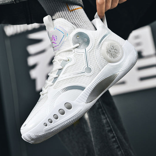 Herren gepolsterter High-Top Basketballschuh mit holografischen Akzenten und griffiger Gummilaufsohle EB