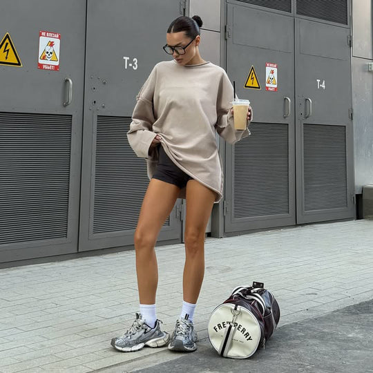 Damen ultraweites Relax-Sweatshirt mit ausgefransten Nähten und asymmetrischem Saum Eichborn Berlin