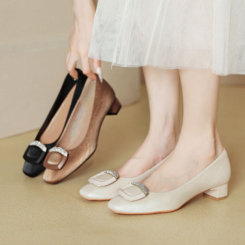Damen Elegante Ballerinas mit modischem Schmuckdetail EB