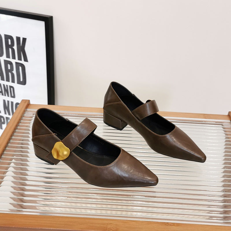 Damen elegante Pumps mit zierlichen Riemen und geschmackvoller Schließe EB