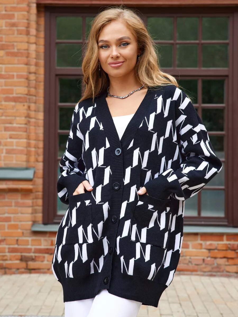 Damen Oversized Strickcardigan mit V‑Ausschnitt, Knopfleiste und Eingrifftaschen EB