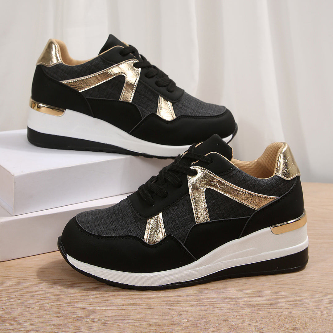 Damen sportlicher Keil-Sneaker mit gepolstertem Memory-Fußbett und eleganten Metallic-Akzenten EB