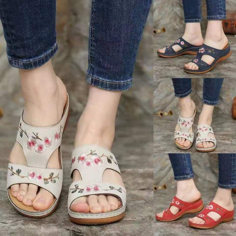 Damen Bequeme und stilvolle Sandalen mit floralen Applikationen EB