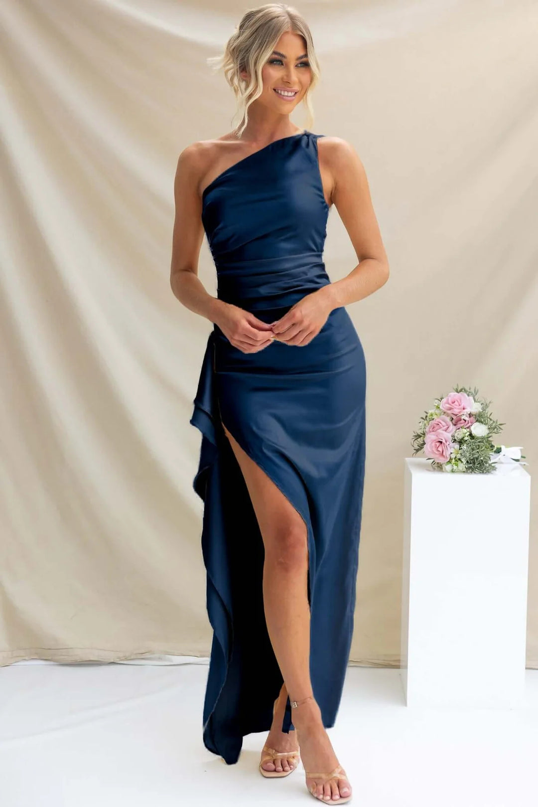 Damen One-Shoulder Maxikleid mit seitlichem Schlitz und elegantem Drapierungen EB