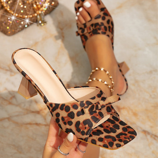 Damen modische Mules mit Leo-Print und elegantem Blockabsatz EB