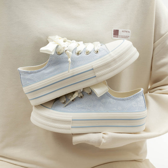 Damen Bequeme Plattform-Sneaker mit verspielten Schnürsenkeln und eleganter Oberfläche EB