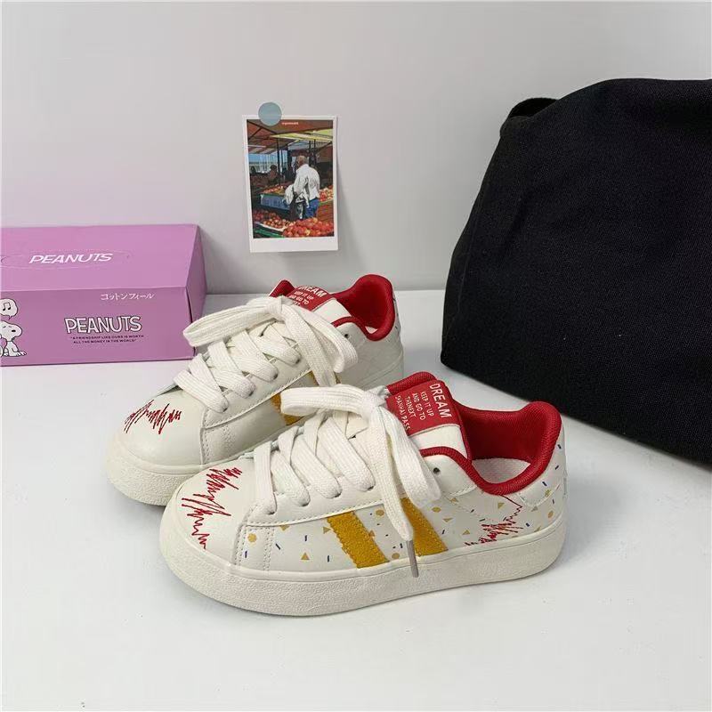 Damen Sneaker mit bunten grafischen Akzenten und bequemem Innenfutter EB