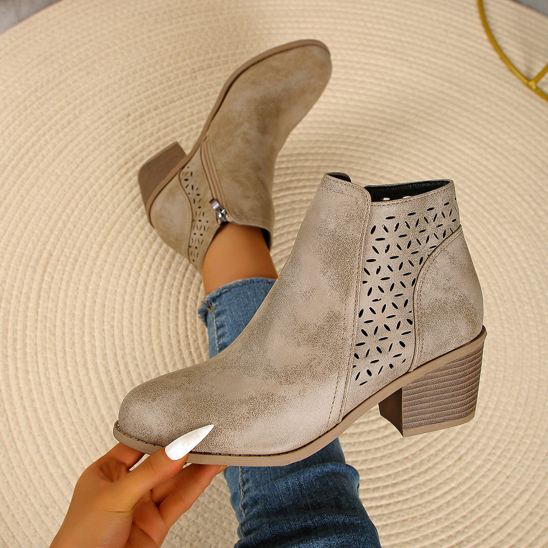 Damen nan knöchelhohe Stiefelette mit Laser-Cut-Perforation, seitlichem Reißverschluss und mittelhohem Blockabsatz EB