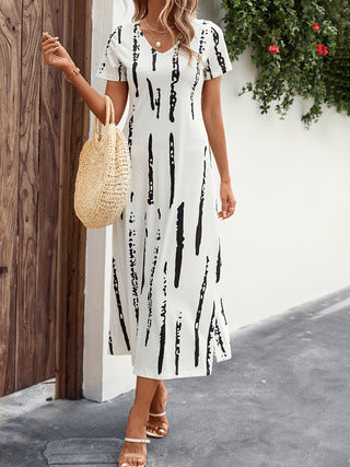 Damen Maxikleid mit modernem Grafikdesign und praktischen Seitenschlitzen EB