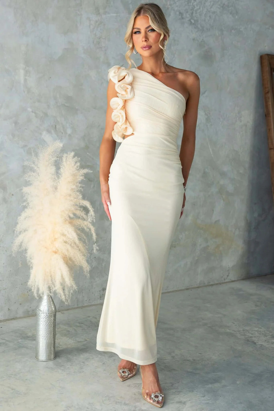 Damen Elegantes Rüschen-Maxikleid mit einem schulterfreien Design und figurbetontem Schnitt EB