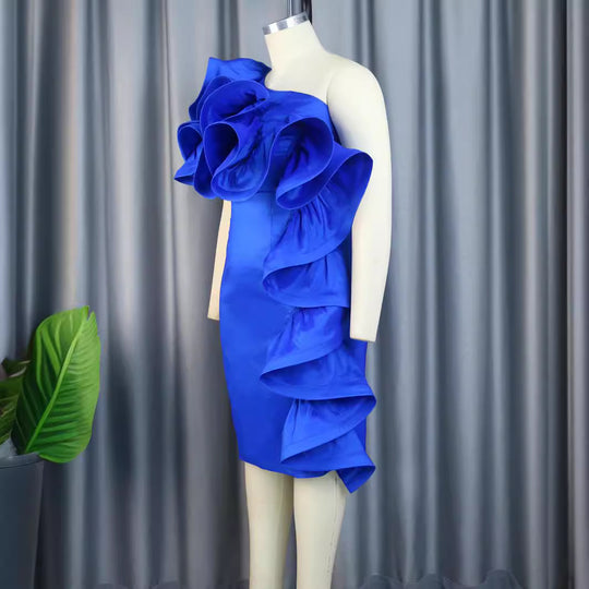 Damen elegantes Kleid mit dramatischen Rüschendetails EB