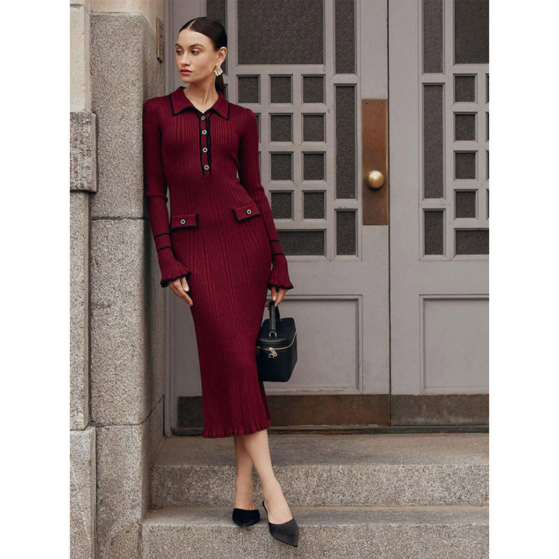 Damen Etuikleid mit feinem Rippenmuster und dekorativen Knopfdetails EB