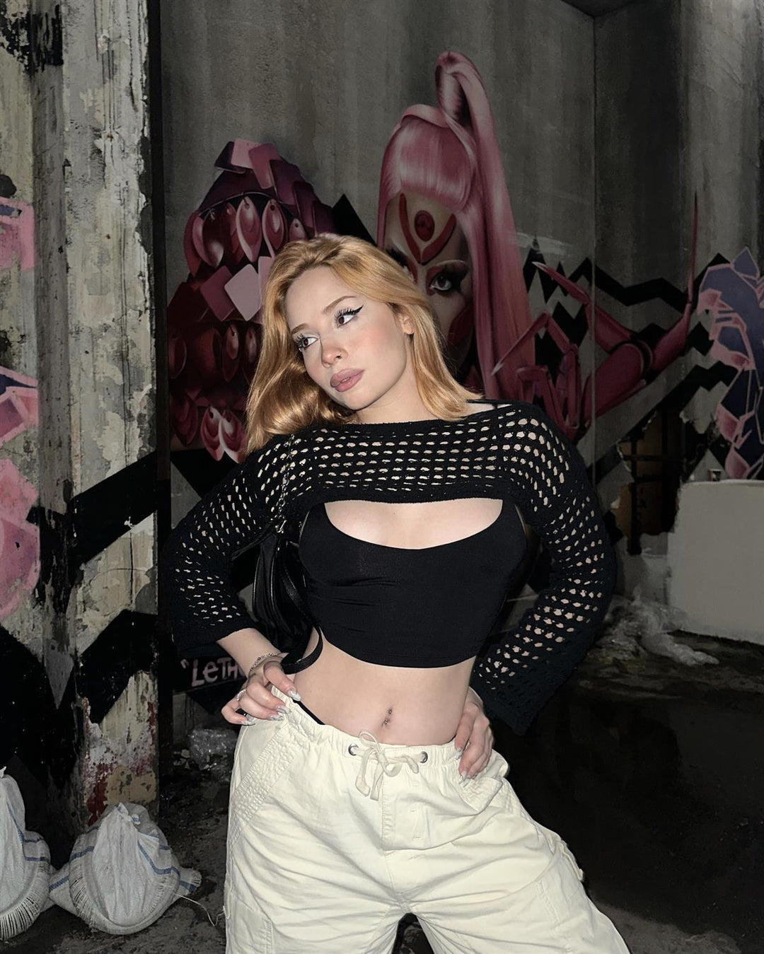 Damen gehäkeltes Crop-Top mit elegantem offenen Design und langen Ärmeln EB