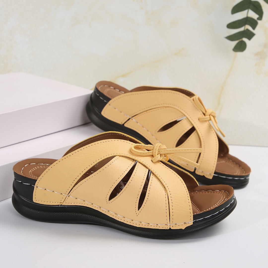 Damen Komfortable Fußbett-Sandalen mit verspieltem Design EB