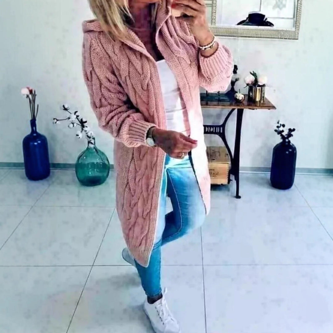 Damen Strickjacke mit tiefen Taschen und kunstvollem Zopfdesign EB