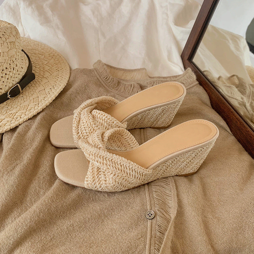 Damen Wedgesandalen mit kunstvoll geflochtenem Riemendesign und komfortablem Fußbett EB
