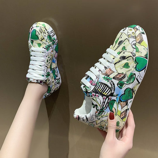 Damen Sneakers im bunten Comic-Design mit rutschfester Sohle EB