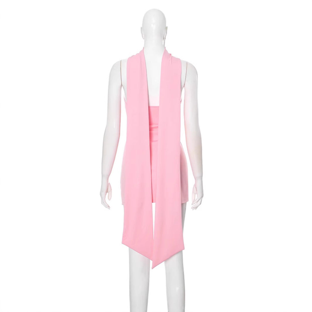 Damen Minikleid mit figurformendem Schnitt und schickem Halsschmuck EB