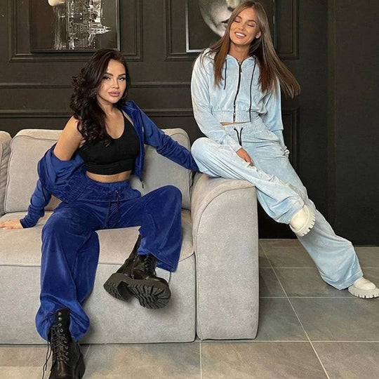 Damen luxuriöses Velours Lounge-Set mit kurzem Reißverschlussjacke und hochtaillierter Gummibund-Jogger Eichborn Berlin