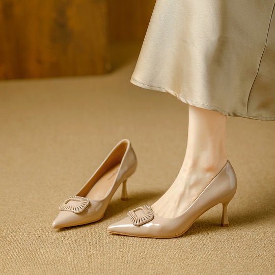 Damen elegante Lackpumps mit auffälliger Schmuckapplikation EB